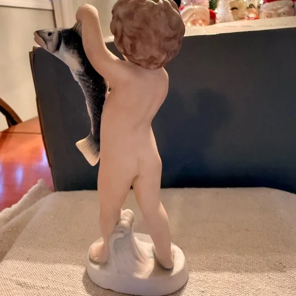 Vintage Norcrest Porcelain Figurines with Cream and Tan Accents set of 3. - Picture 9 of 12